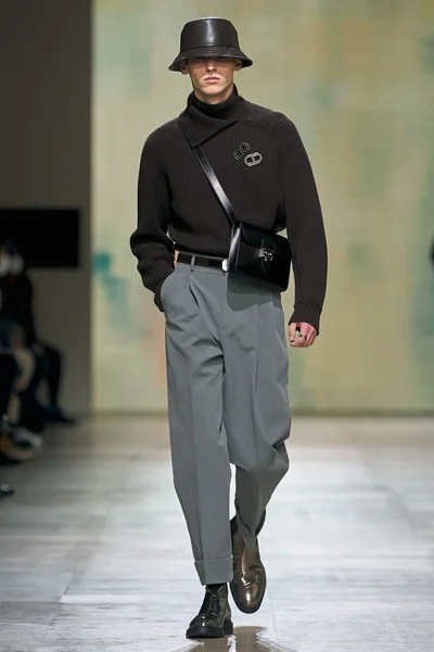 Look 28